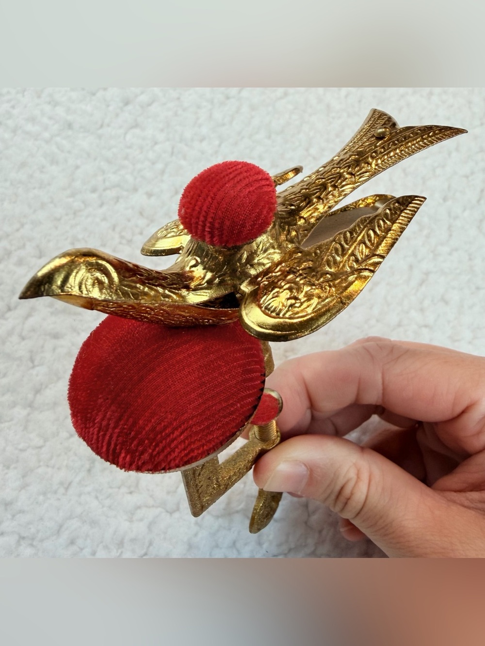 (VTG) Japanese Gold-Tone Ornate Bird Sewing Clamp with Red Pin Cushions, OS - Picture 6 of 16